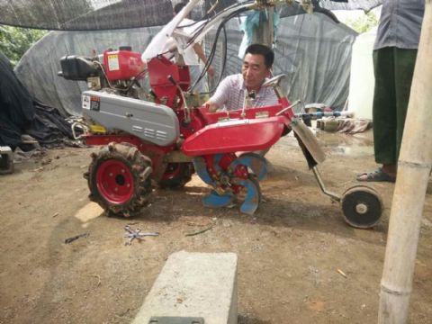 點擊查看詳細信息<br>標題：開溝機 閱讀次數：2136