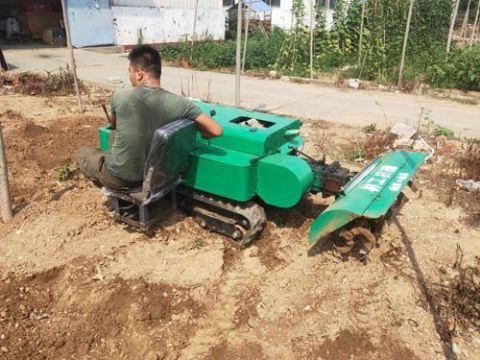 點擊查看詳細信息<br>標題：履帶開溝機　 閱讀次數：1947